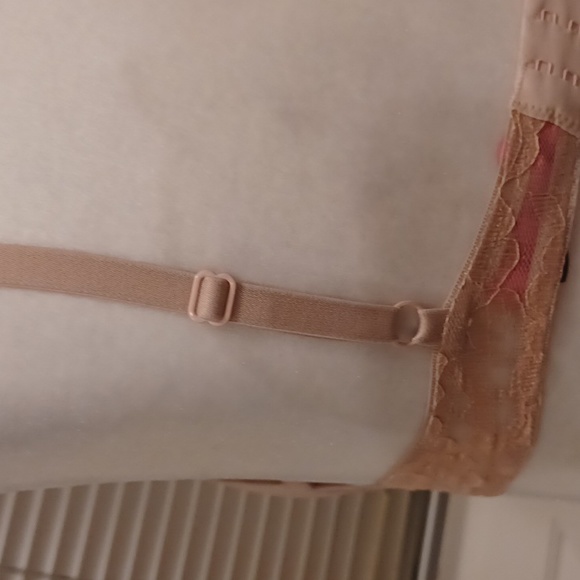 Free Add-on Light Pink Lacy Bra - Size 32B - Picture 7 of 10